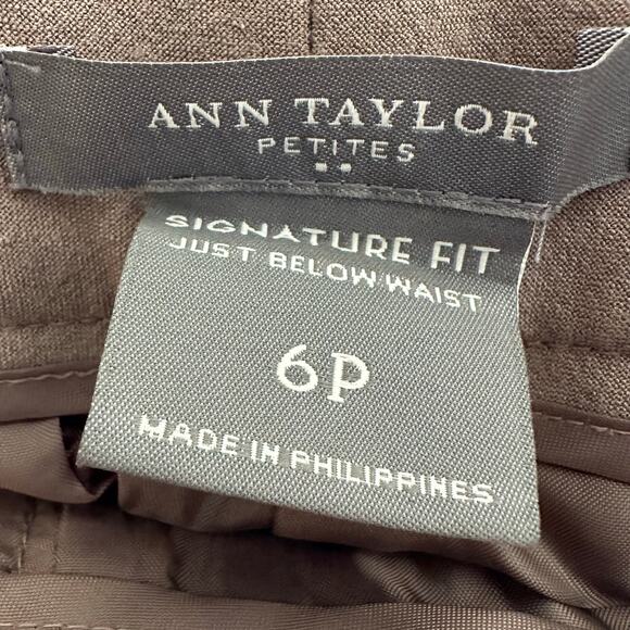 Ann Taylor Women’s Signature Fit Right Below Waist Beige Dress Pants Size 6P - Picture 3 of 6